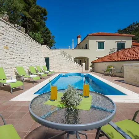 Kogo * Hvar Town