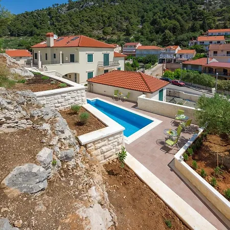 Kogo * Hvar Town